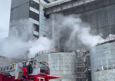 Появилось видео крупного пожара на ТЭЦ в Хабаровске