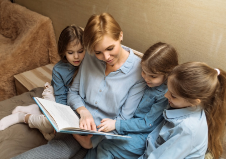 Стало известно, какую выплату получат матери-героини в России