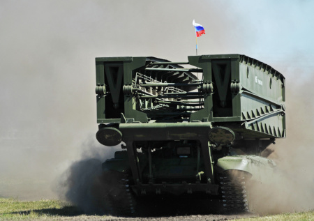 Ростех показал мостоукладчик МТУ-90М для прорыва фронта