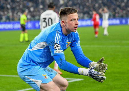 Вратарь «Бенфики» забил гол и вывел клуб в плей-офф Лиги чемпионов