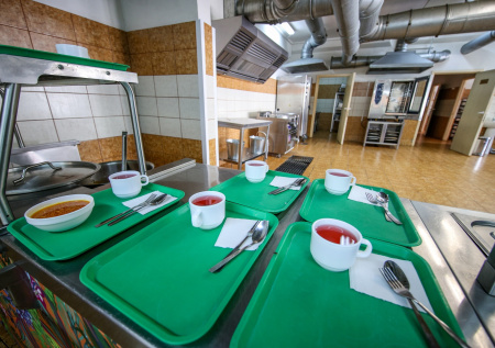 «У нас нет такой посуды»: повар интерната в Прокопьевске об антисанитарии