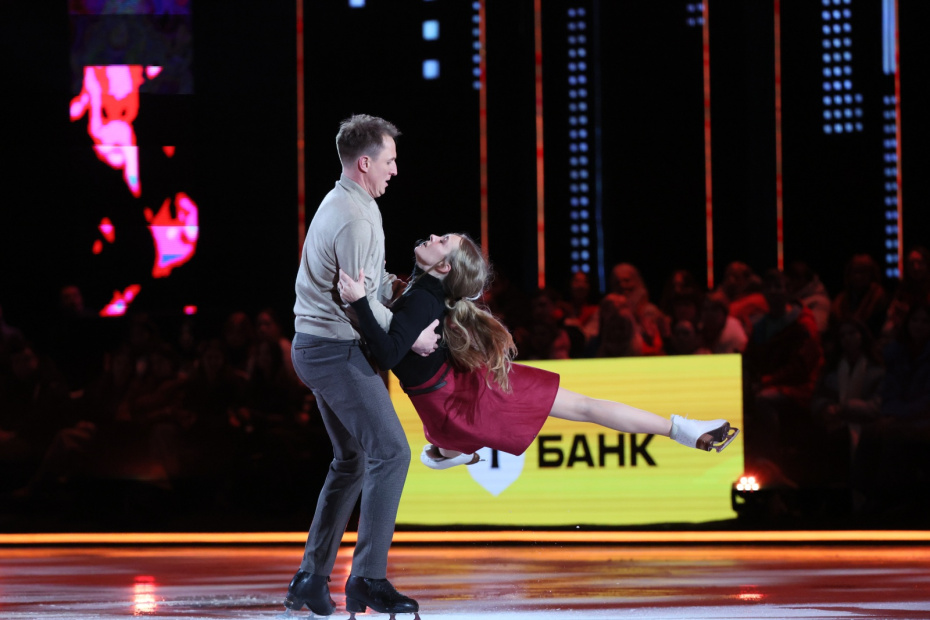 Фигуристка Александра Степанова и конькобежец  Иван Скобрев
