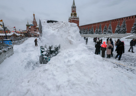 Высота сугробов в Москве превысила норму в два раза