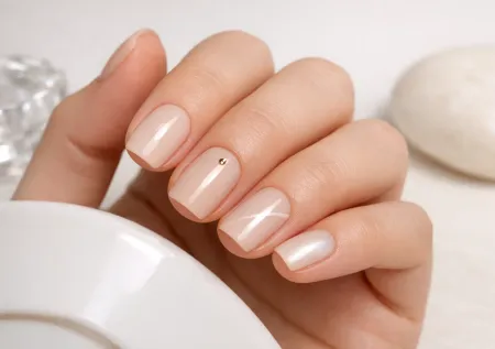 Маникюр на коротких ногтях-2026: топ-12 трендов, формы и цвета