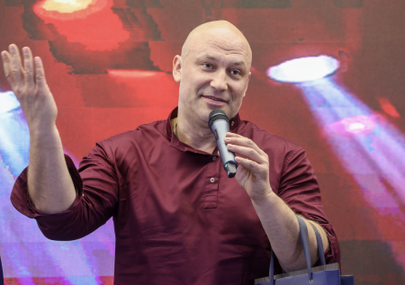 Скандальный развод, планы уйти на СВО, США: как живет Константин Соловьев