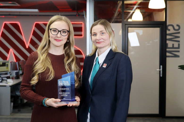 Военный корреспондент арабской редакции телеканала RT Анна Книшенко и главный редактор NEWS.ru Ольга Сабурова