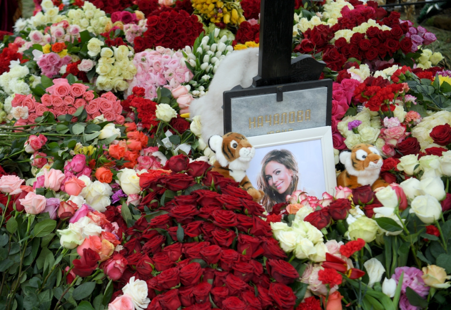 Могила певицы Юлии Началовой на Троекуровском кладбище в Москве, 2019 год