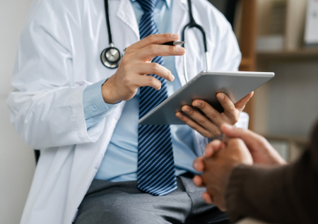 У женщины выросла третья грудь в подмышке