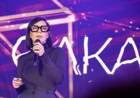 Тайная свадьба, молчание об СВО, карьера: где сейчас певица Елка