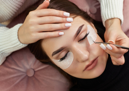 Клиенты бьюти-салонов стали обманывать мастеров с помощью ИИ