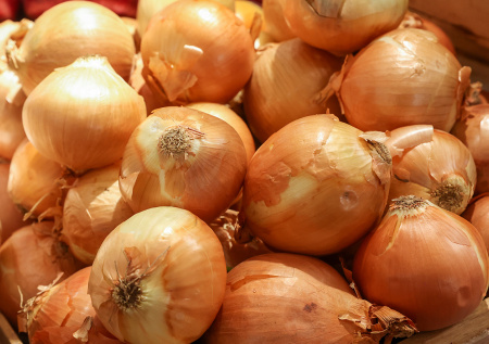 Лук — тихий герой на кухне: как обычный овощ помогает худеть и укреплять здоровье