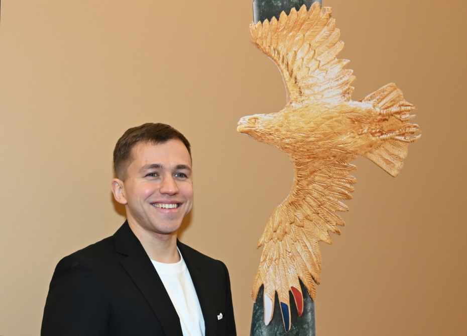 Актер Сергей Романович перед началом XXIV церемонии вручения Национальной премии в области кинематографии «Золотой орел» в Москве