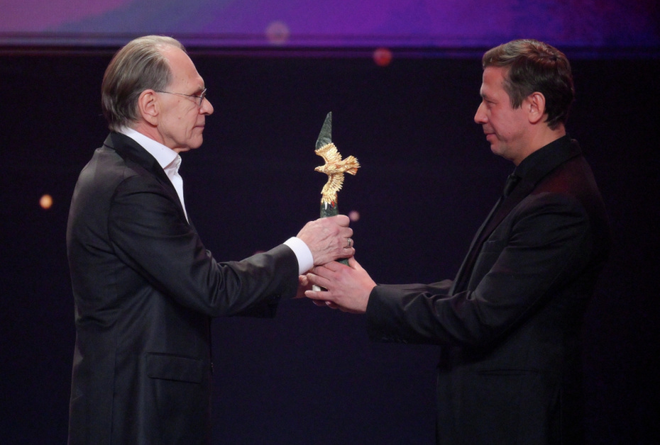 Лауреат XXIV Национальной премии  «Золотой орел» в номинации «Лучшая мужская роль на телевидении» актер сериала «Атом» Алексей Гуськов (слева) и актер Андрей Мерзликин на церемонии награждения