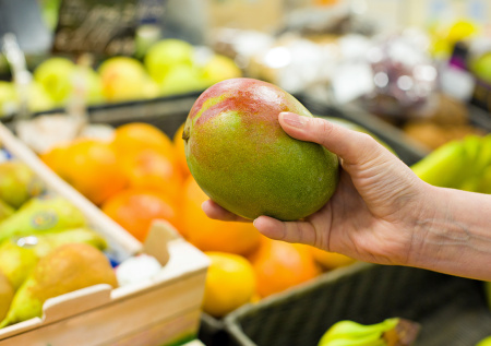 Врач объяснила, почему важно мыть экзотические фрукты