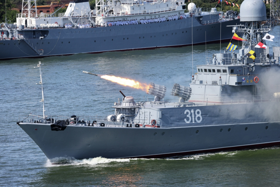 Малый противолодочный корабль «Алексин» на генеральной репетиции военно-морского парада в честь Дня ВМФ России в Балтийске