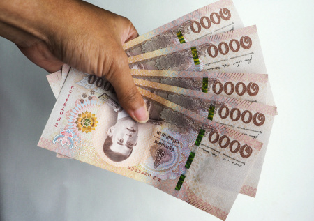 «Ты ужасна»: женщина бросила мужа и ребенка после получения госвыплаты