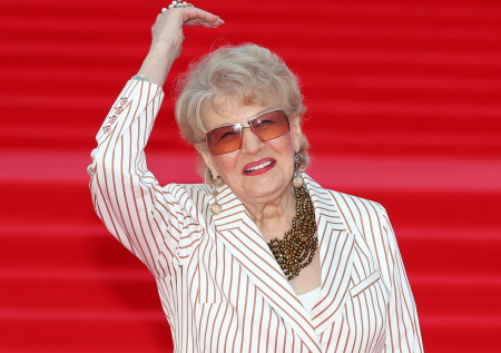 Слова о Пугачевой, слухи о раке, критика Бони: как живет Светлана Дружинина