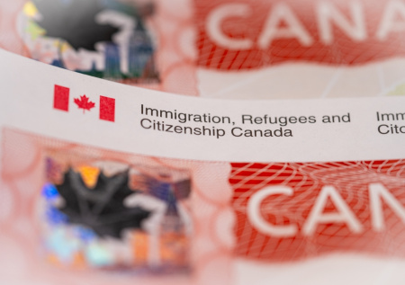 В визовом центре Канады дали совет туристам после приостановки работы