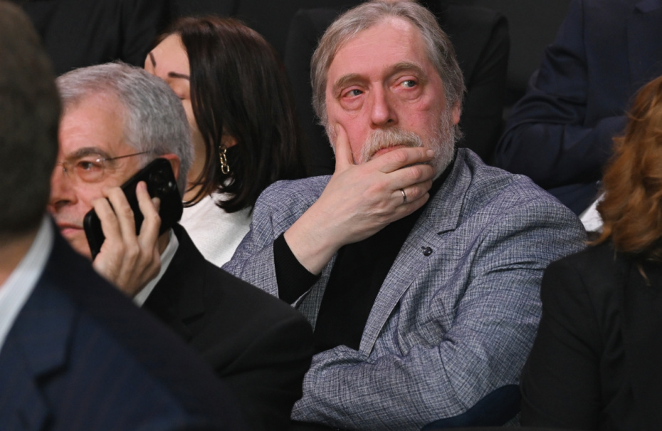 Режиссер Никита Высоцкий перед началом XXIV церемонии вручения Национальной премии в области кинематографии «Золотой орел» в Москве