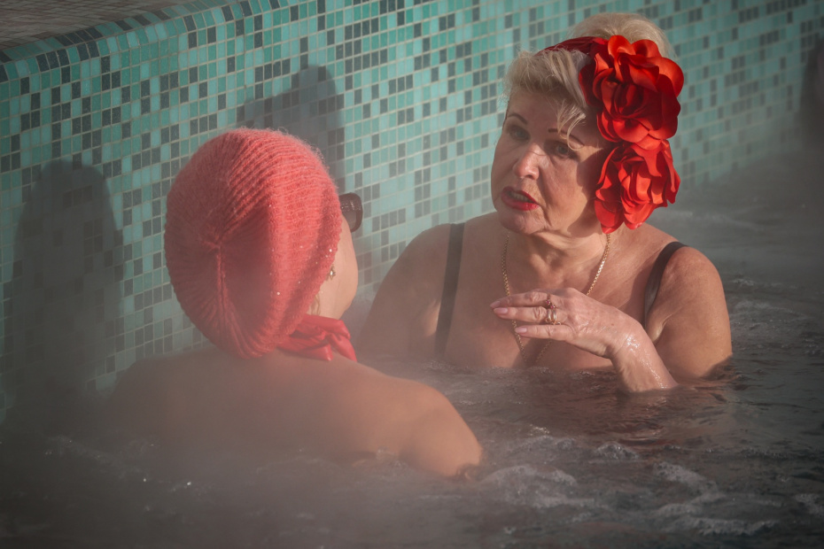 Посетители бассейна «Чайка» во время морозов