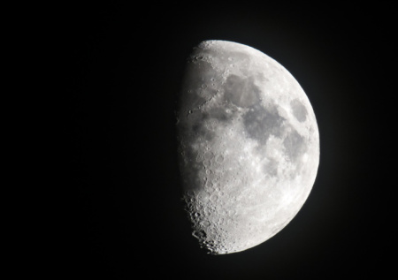 Снежная Луна устроит ночное шоу над Россией