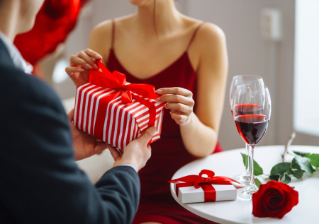 Столичные рестораны превратили День святого Валентина в аукцион