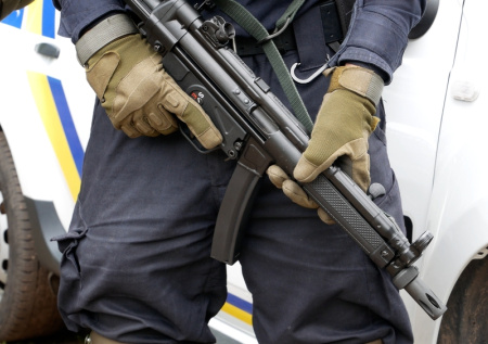 Военком открыл стрельбу во время стычки с гражданскими