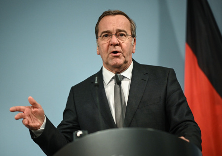 Министр обороны ответил на вопрос о «проверке яичек» у призывников