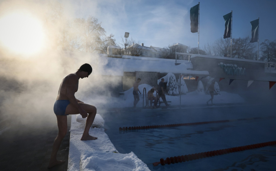 Отдых в бассейне «Чайка» под открытым небом при минусовой температуре