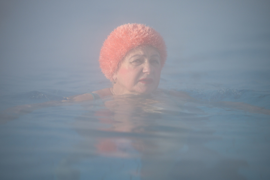 Посетители бассейна «Чайка» во время морозов