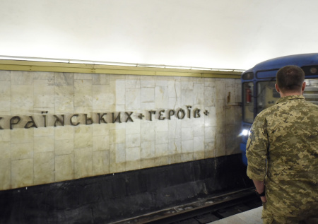 Почти 500 пассажиров киевского метро застряли под землей