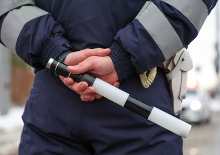 Юрист ответил, могут ли в ГИБДД изъять корректные госномера за буквы