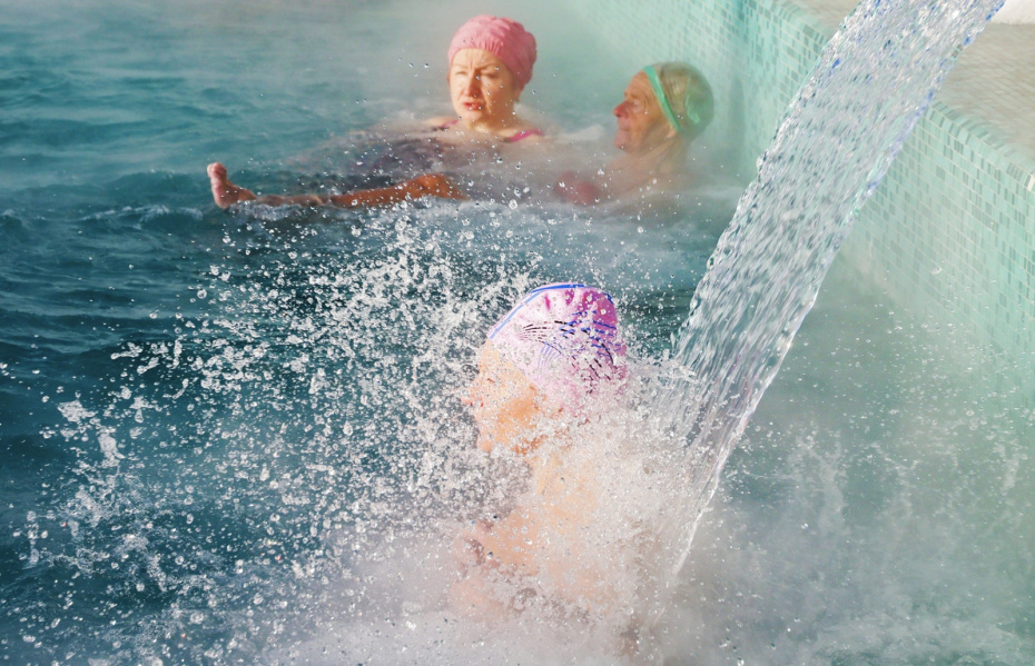 Посетители бассейна «Чайка» во время морозов