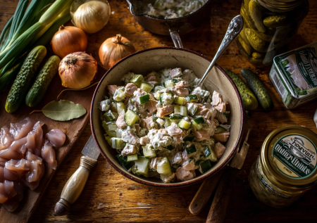 Салат для экономных и занятых хозяек: простой рецепт из куриной печени, который всегда выручает к столу