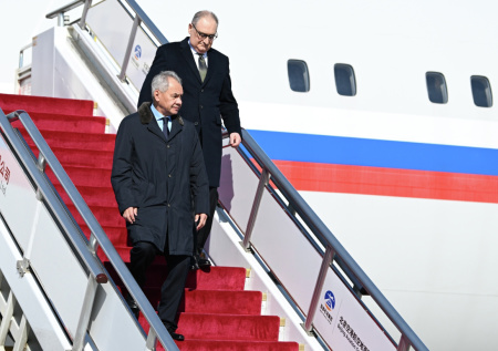 Шойгу прилетел в Пекин на встречу с главой МИД Китая
