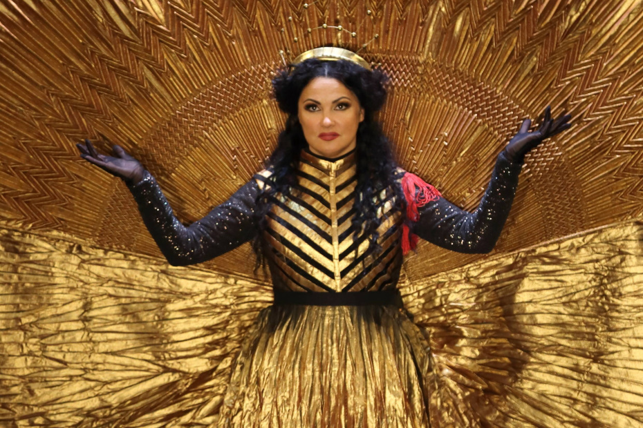 Анна Нетребко