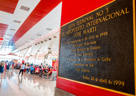 «Пока не стало слишком поздно»: всех туристов призвали покинуть Кубу