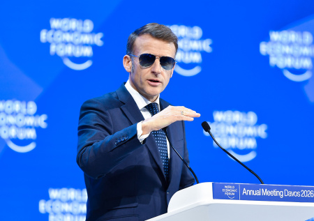 «Прочь его!»: во Франции поддержали шутку Захаровой о Макроне