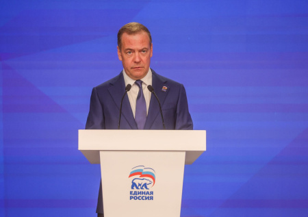 «Остается на столе»: Медведев о предложении США продлить СНВ-3