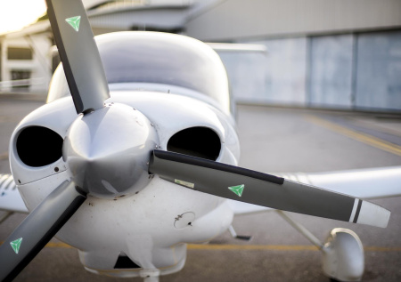 Над Нигерией у пассажирского самолета взорвался двигатель