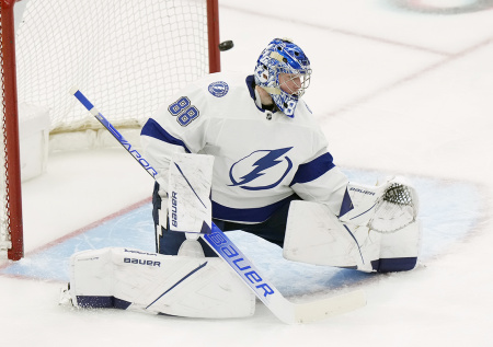 Российский голкипер побил американского коллегу в матче НХЛ