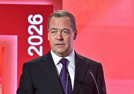 Медведев ответил, стоит ли Гренландии переживать из-за России и Китая