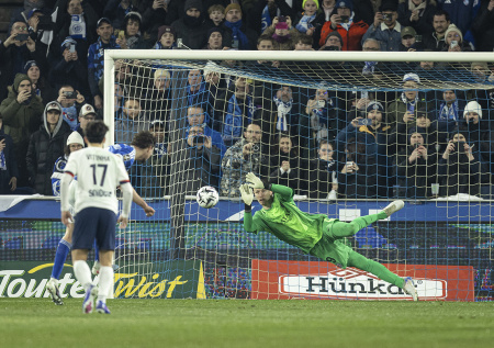 Отразившего пенальти Сафонова признали лучшим игроком матча