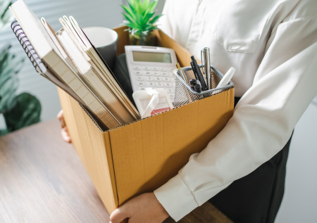 Адвокат назвала незаконные случаи увольнения работников