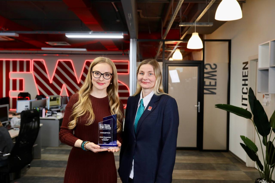 Анна Книшенко (cлева) и главный редактор NEWS.ru Ольга Сабурова в редации NEWS.ru