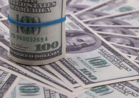 Россиянина осудили за подделку долларов