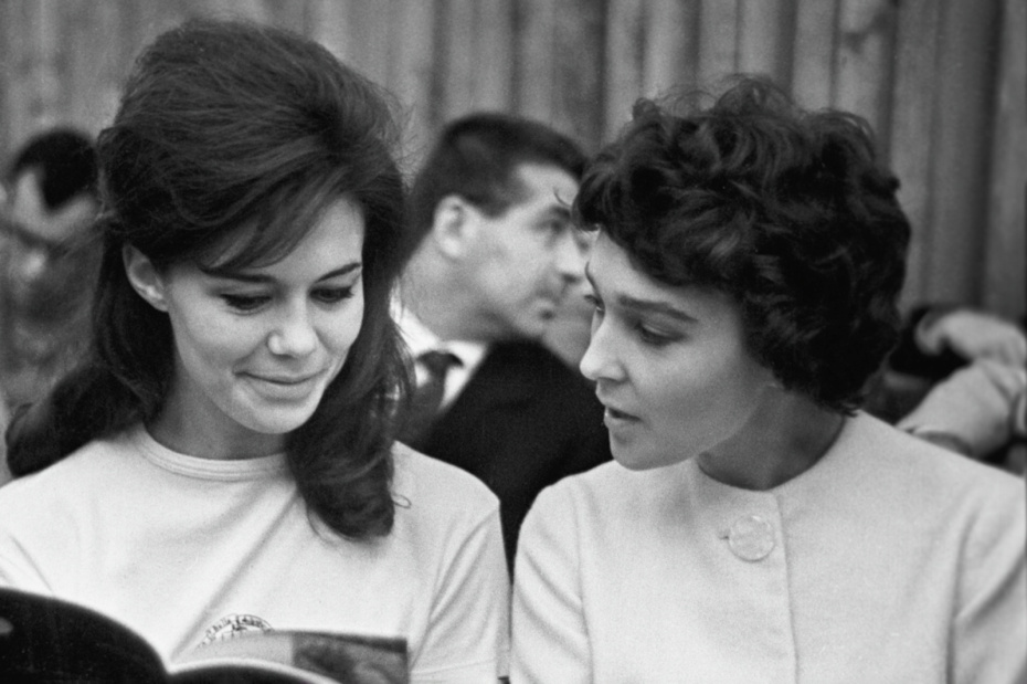 Александра Завьялова (справа)