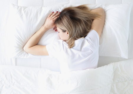 Психолог назвала тревожный сигнал любителям провести выходные в кровати