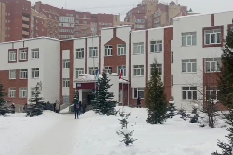 Гимназия №16 в Уфе, где ученик девятого класса устроил стрельбу из страйкбольного автомата