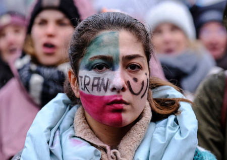 Стало известно о растущем беспокойстве Ирана после падения «стены страха»